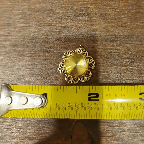 Set of 2 Vintage Gold Toned Suncatcher Pendants - Picture 5 of 6